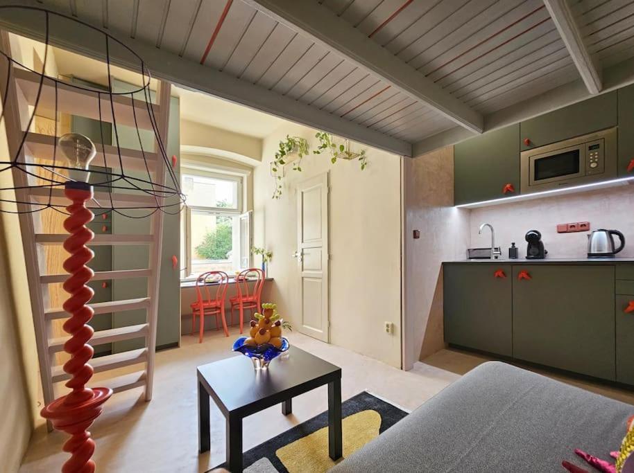 Artistic Designer Zizkov Apartment Prague
